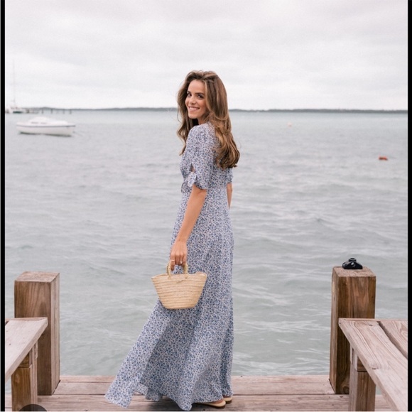 Gal meets glam Aurora - Picture 3 of 15